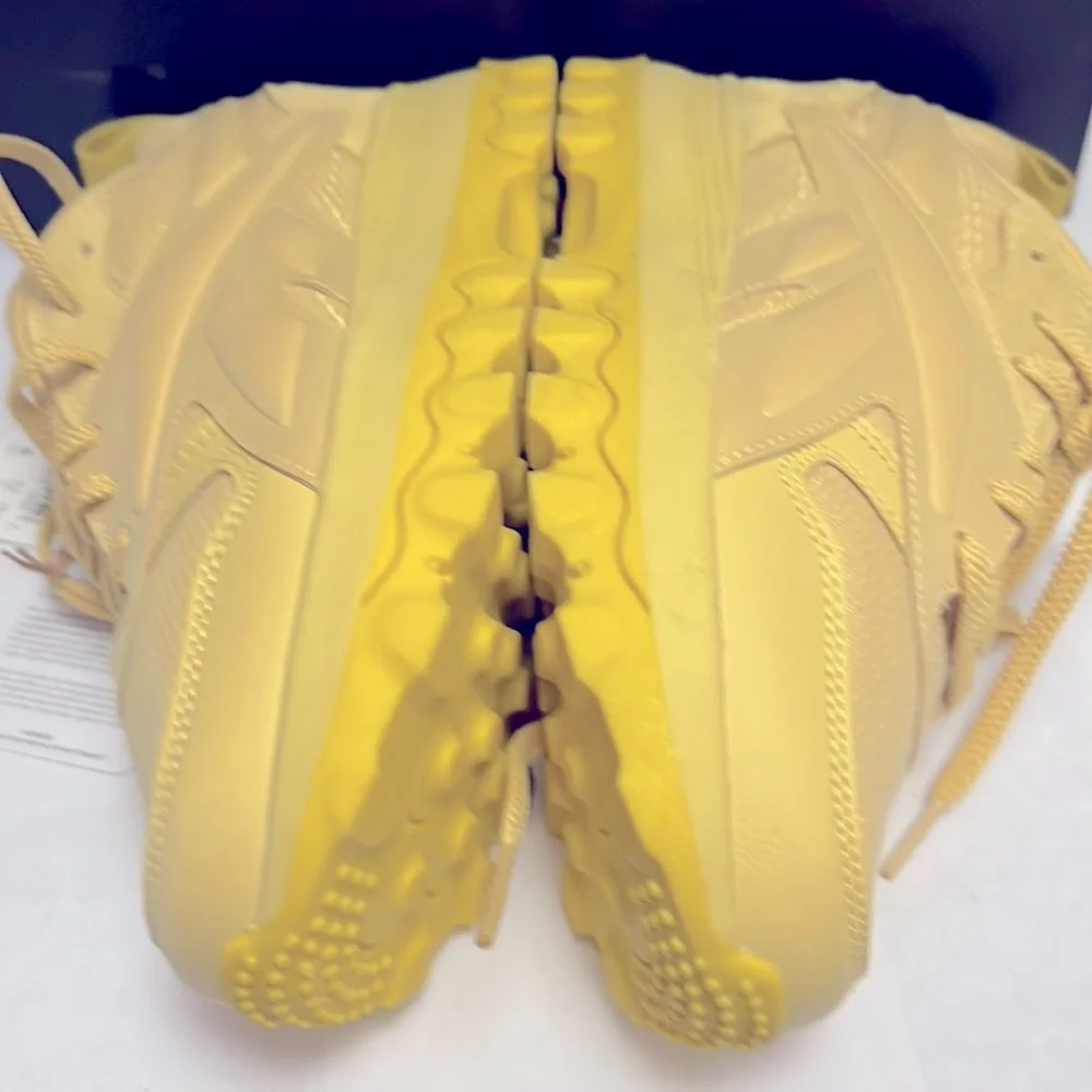Cardi B Reebok size 6 fits women’s size 7.5